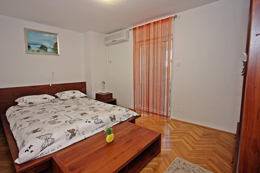 Apartment Samanta Supetar Exterior foto