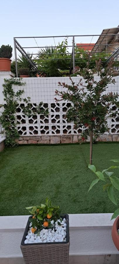 Apartment Samanta Supetar Exterior foto